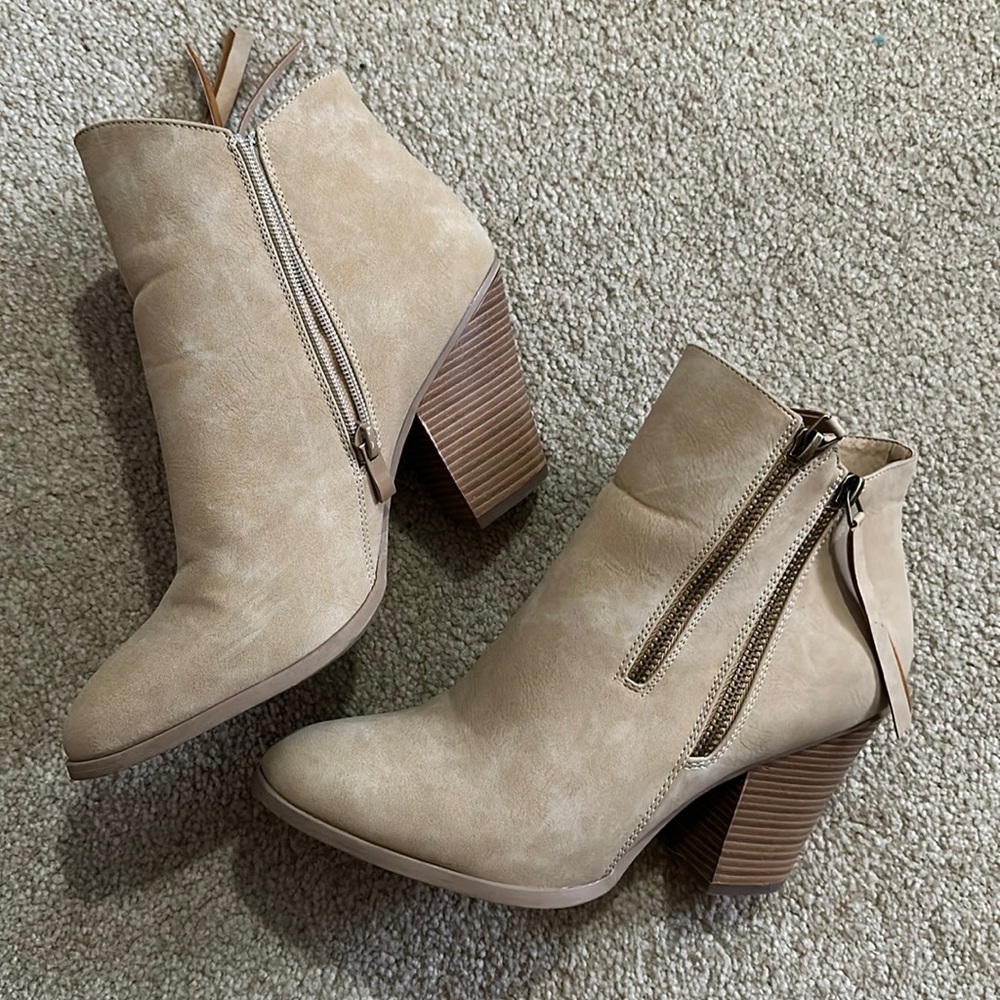Tan suede boots - Picture 1 of 1